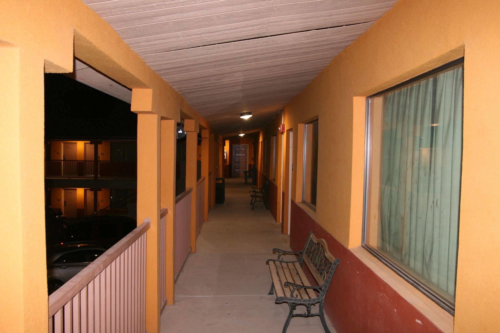 Budget Inn Artesia Luaran gambar